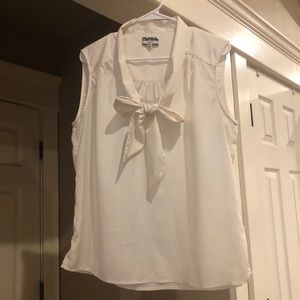 Comme Toi Ivory sleeveless blouse with bow - Large